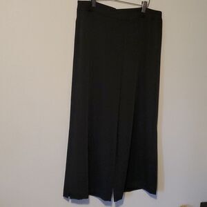 Antonio Melian woman wide capri 10